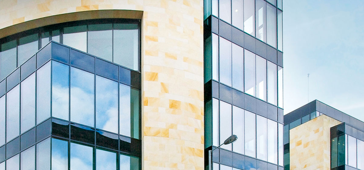 Pilkington Spandrel Glass – vakkert fasadeglass med mange egenskaper